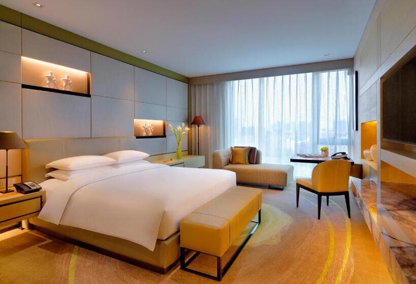 带大床的俱乐部房间, Hyatt Regency Tianjin East