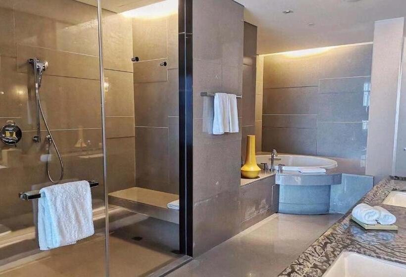 带大床的套房, Hyatt Regency Tianjin East