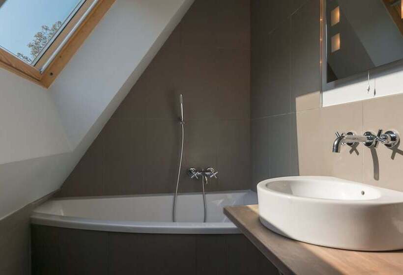 Люкс Повышенной Комфортности, La Ferme Blanche, The Originals Relais