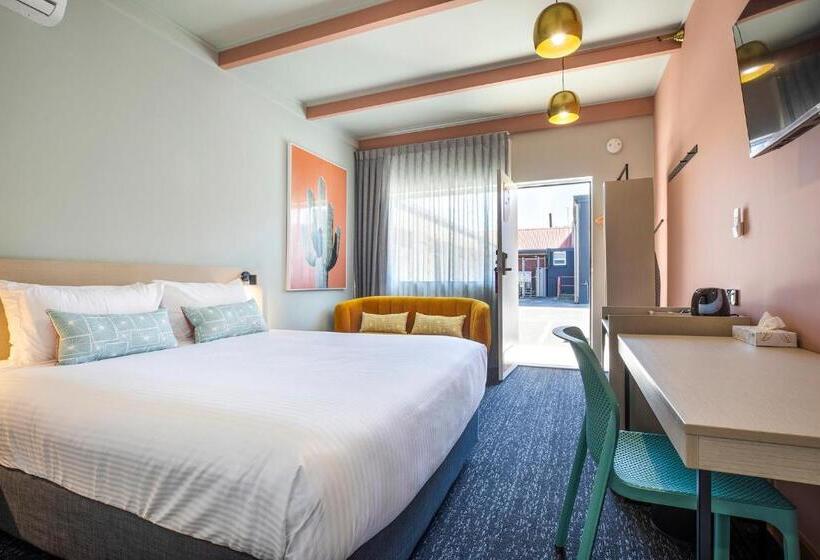 Studio Standard, Nightcap At Sandbelt