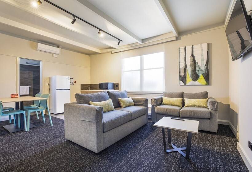 Studio Rodzinne, Nightcap At Sandbelt