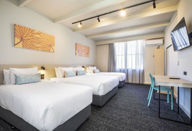 Studio Rodzinne, Nightcap At Sandbelt