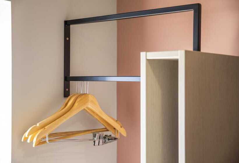 Studio Standard, Nightcap At Sandbelt