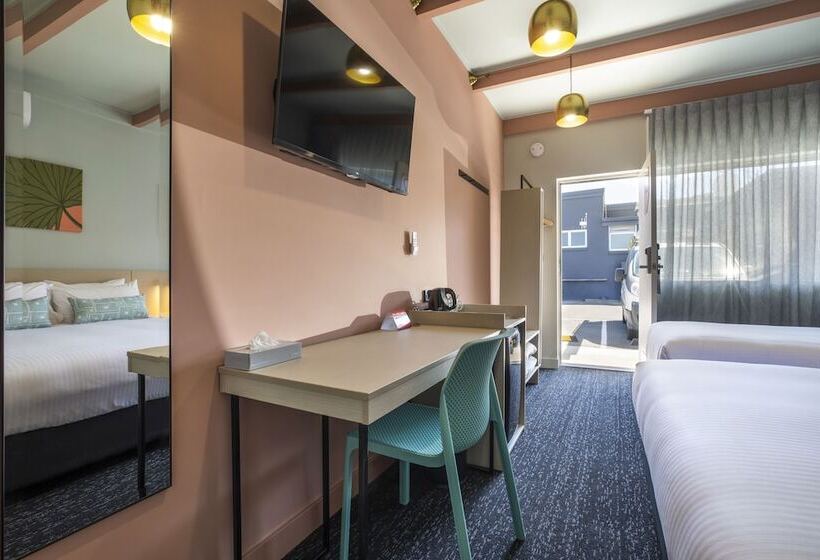 Studio Standard, Nightcap At Sandbelt