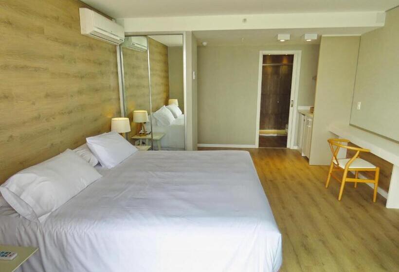 اتاق لوکس با بالکن, Smart Hotel Montevideo