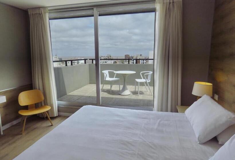 اتاق لوکس با بالکن, Smart Hotel Montevideo