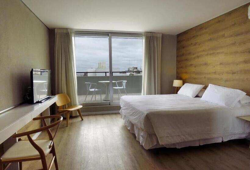 اتاق لوکس با بالکن, Smart Hotel Montevideo