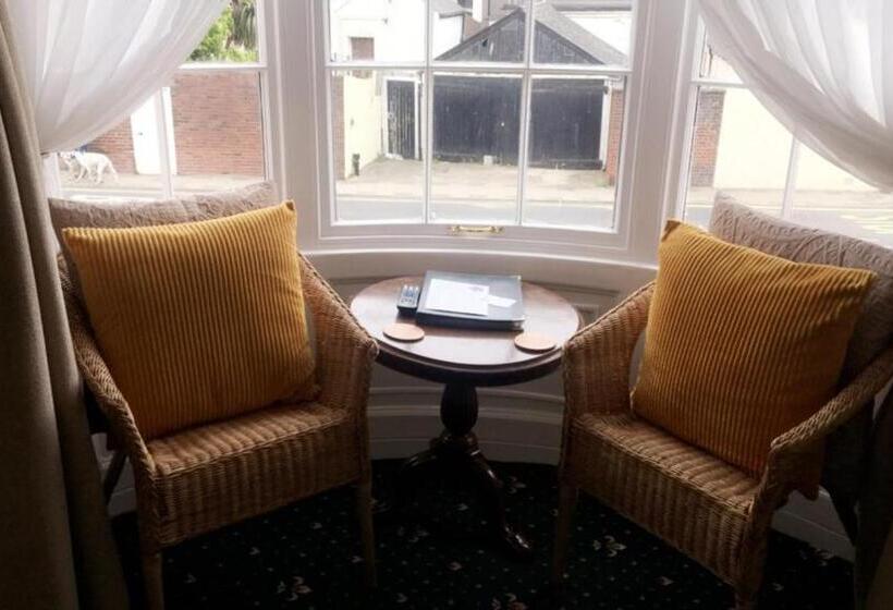 サイドオーシャンビュースタンダードルーム, The Bay Guest House