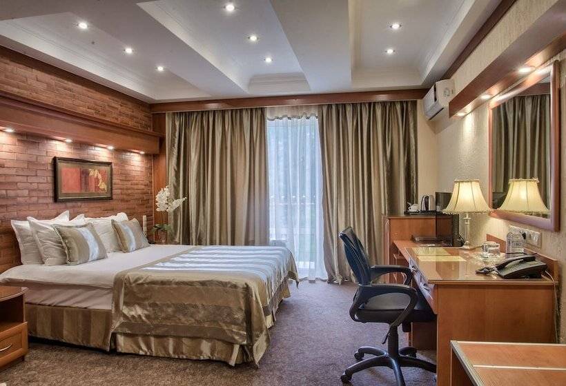 اتاق لوکس, Uyut Almaty