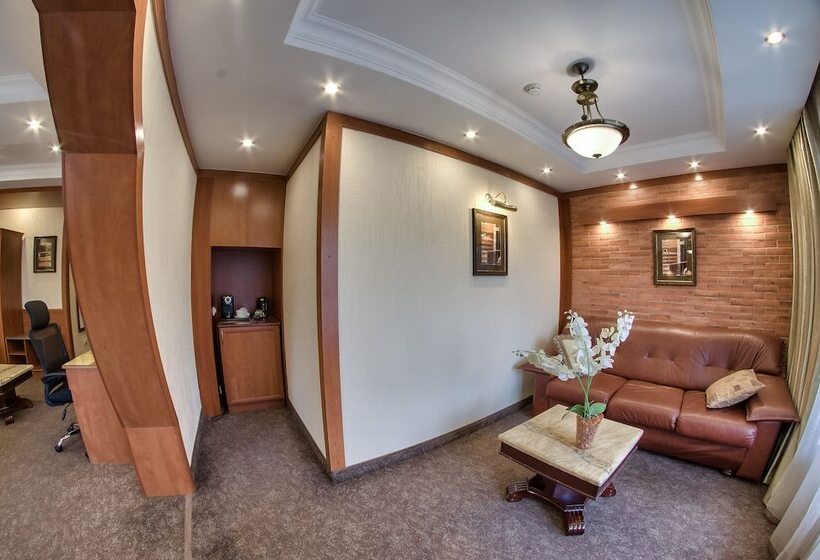 سوییت جونیور, Uyut Almaty