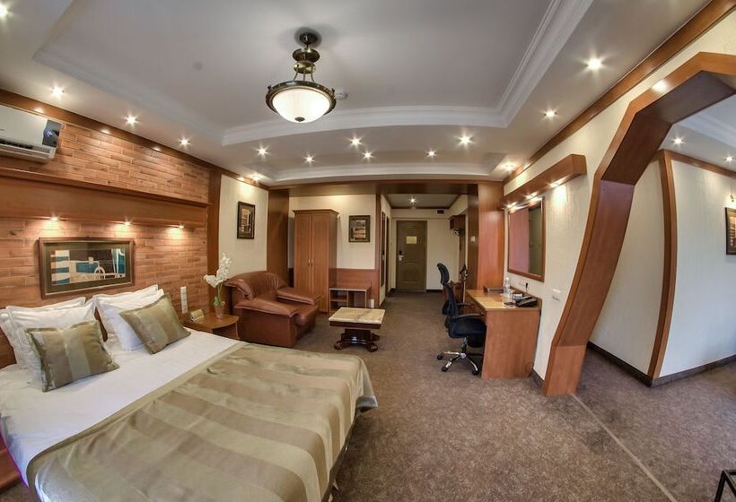 سوییت جونیور, Uyut Almaty