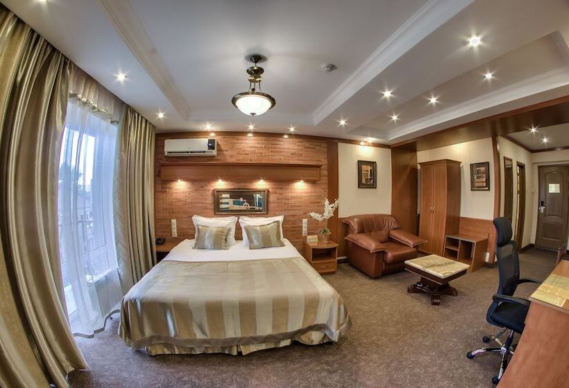 سوییت جونیور, Uyut Almaty