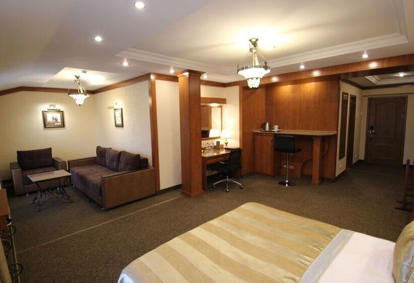 سوییت جونیور, Uyut Almaty