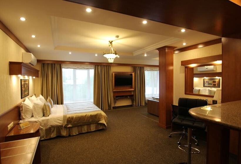 سوییت جونیور, Uyut Almaty