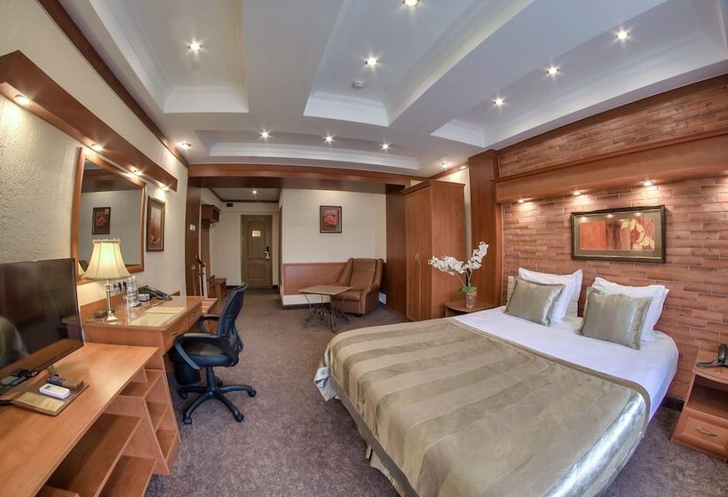 اتاق لوکس, Uyut Almaty