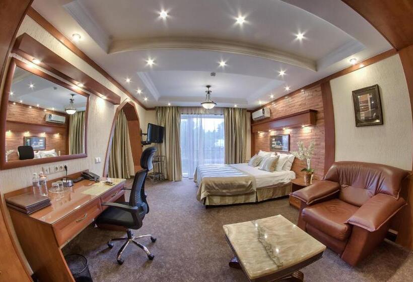 سوییت جونیور, Uyut Almaty