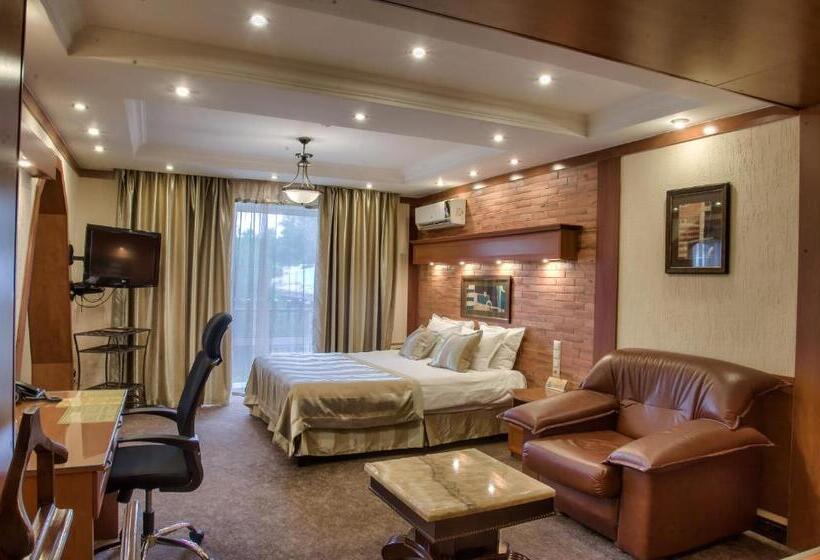 سوییت جونیور, Uyut Almaty