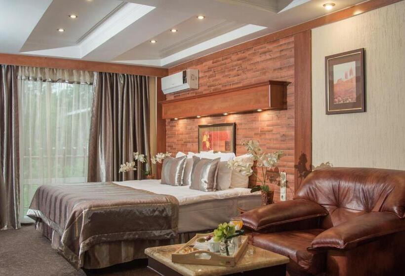 سوییت جونیور, Uyut Almaty