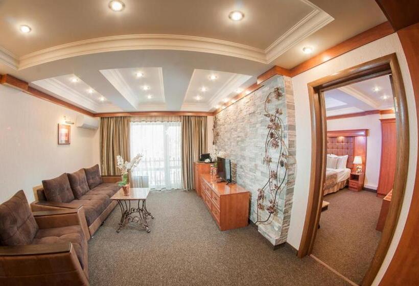 سوییت, Uyut Almaty