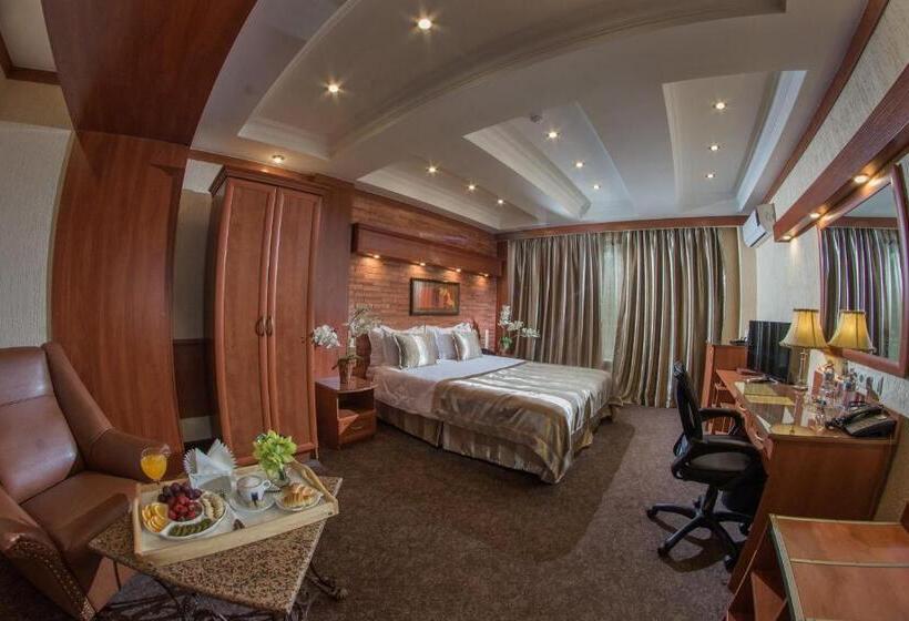 اتاق لوکس, Uyut Almaty