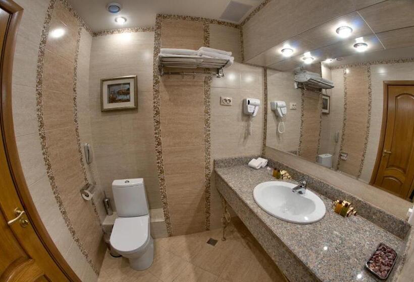 اتاق لوکس, Uyut Almaty