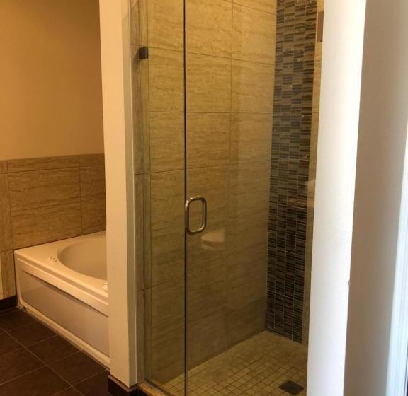 סוויטה מותאמת לאדם עם מוגבלויות, Sol Cypress, San Antonio, A Tribute Portfolio