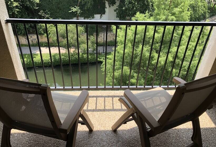 חדר דלוקס עם מרפסת, Sol Cypress, San Antonio, A Tribute Portfolio