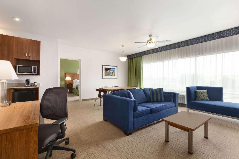 디럭스 스위트, Sol Cypress, San Antonio, A Tribute Portfolio