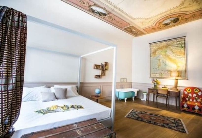 اتاق لوکس با بالکن, Soprarno Suites