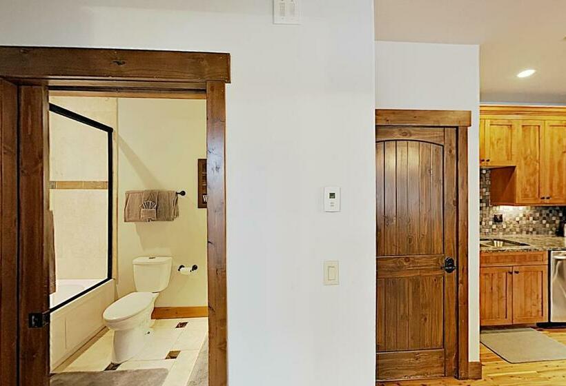 آپارتمان 1 خوابه, Frisco Condo Unit C