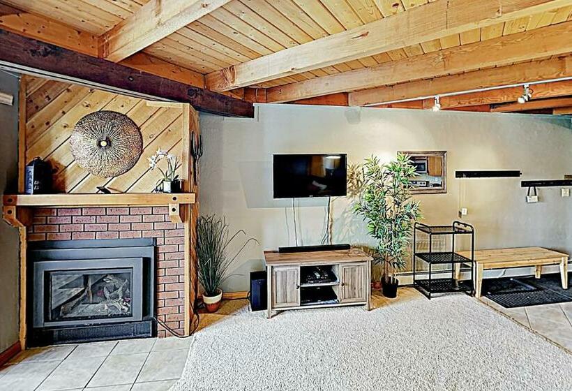 침실 2개 아파트, Treehouse Condo Unit H202