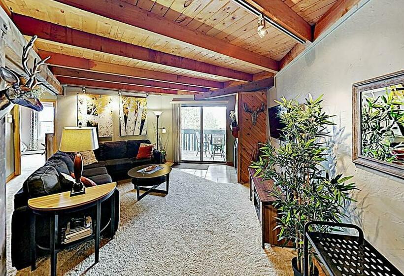 带2个卧室的公寓, Treehouse Condo Unit H202