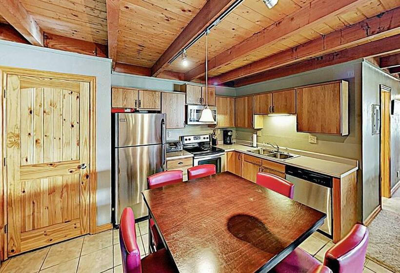 带2个卧室的公寓, Treehouse Condo Unit H202