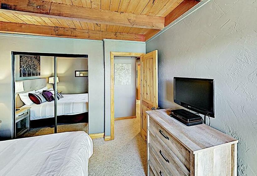 带2个卧室的公寓, Treehouse Condo Unit H202