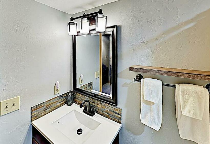 침실 2개 아파트, Treehouse Condo Unit H202