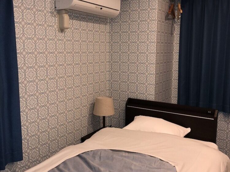 غرفة قياسية فردية, Hatoya