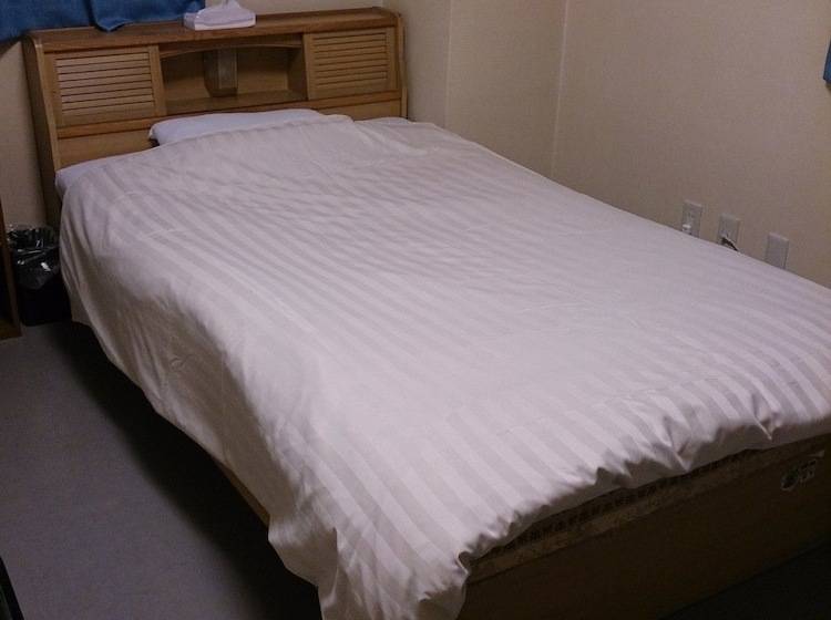 غرفة قياسية فردية, Hatoya