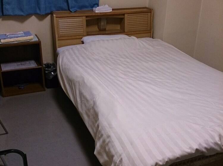 غرفة قياسية فردية, Hatoya