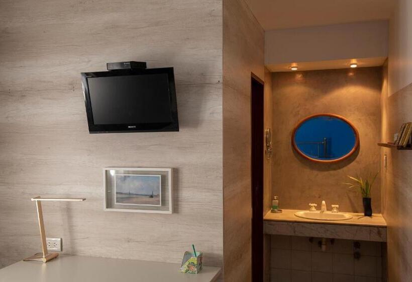 标准间, Susana Just Boutique