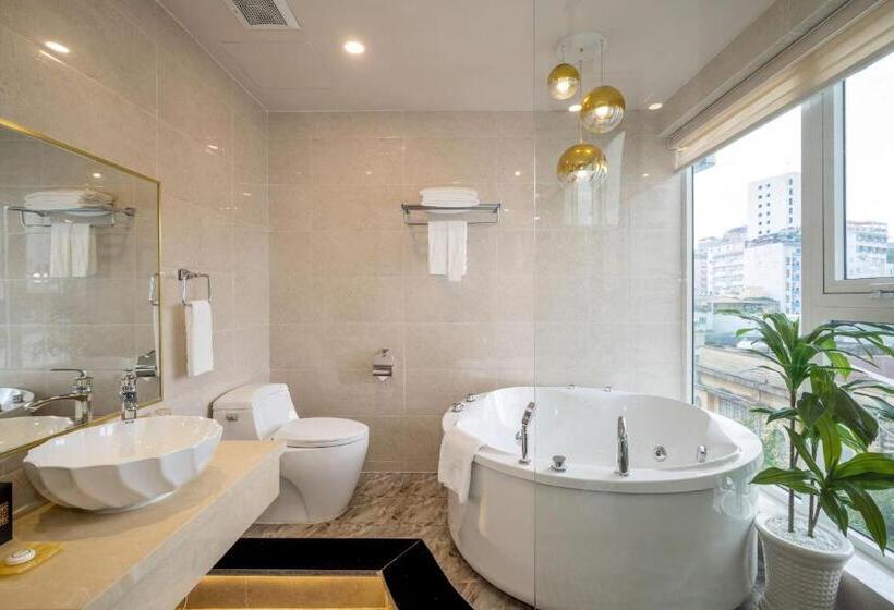 استودیو خانوادگی, Cicilia City Hotel Saigon Center