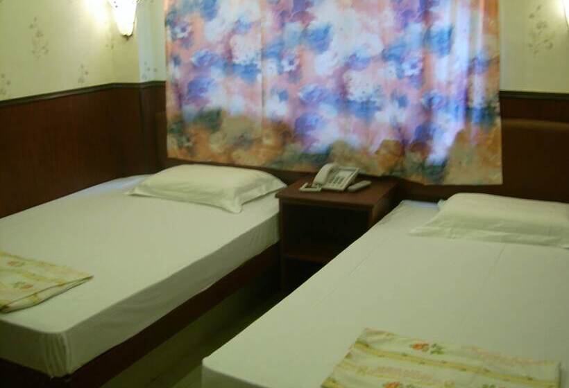 Economy Quadruple Room, Hong Kong Coliving Space