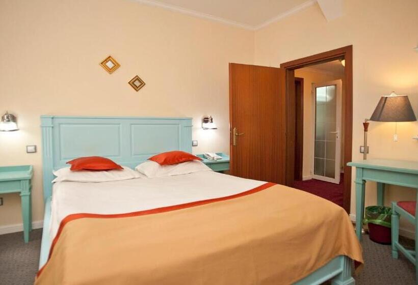 2ベッドスイートルーム, Bastion