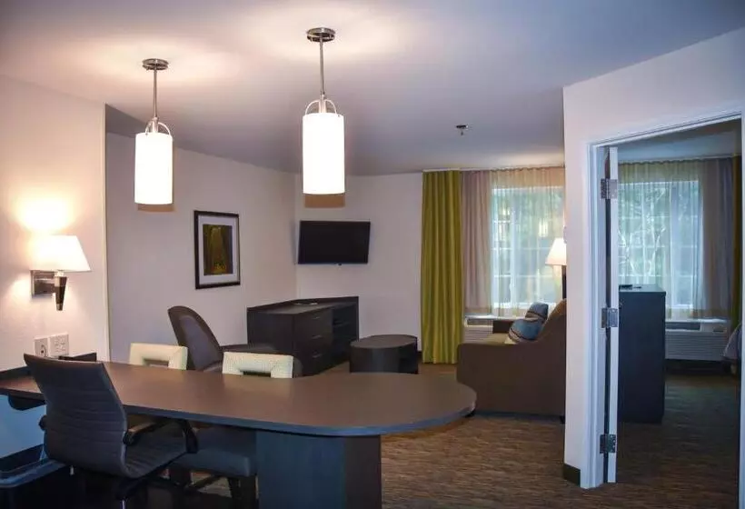 キングサイズベッドのスイートルーム, Candlewood Suites Columbus Northeast, An Ihg