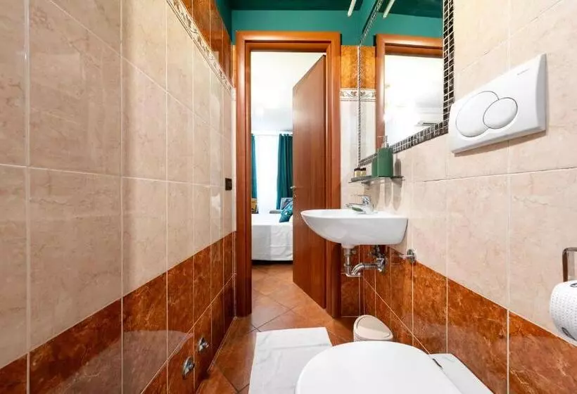اتاق استاندارد سه نفره, Colosseo Relais