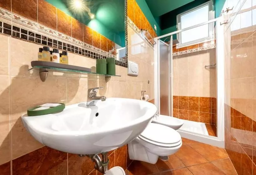 اتاق استاندارد سه نفره, Colosseo Relais