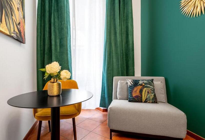 اتاق استاندارد سه نفره, Colosseo Relais