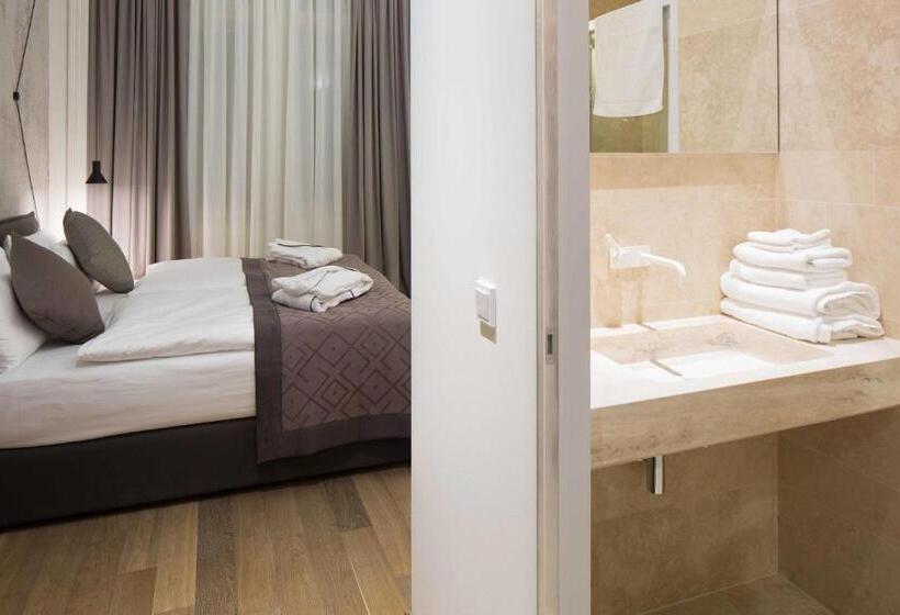 اتاق استاندارد, Golden Crown