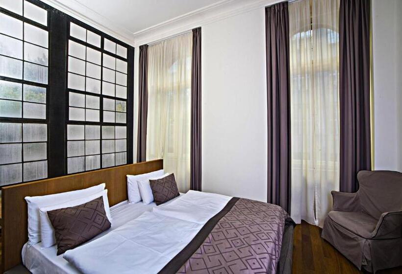 اتاق استاندارد, Golden Crown