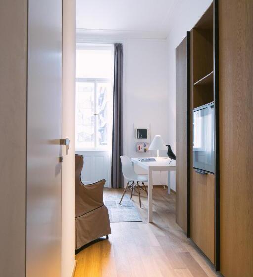 اتاق سوپریور با چشمانداز, Golden Crown