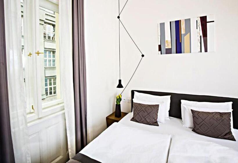 اتاق عادی, Golden Crown